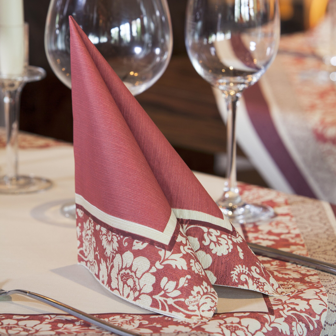 Amira_Bordeaux-cubremantel-dunicel